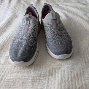 Skechers Go Walk ArchFit Ultra Go - Size 8